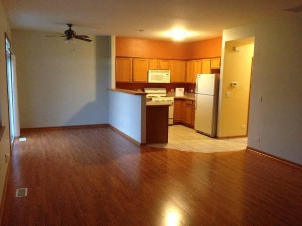 Lakemoor Townhome: 674 Arbor Circle