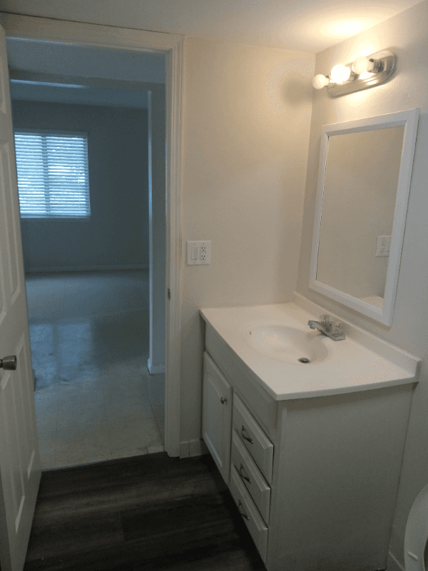 Sanford Apartment: 2541 S Myrtle Ave