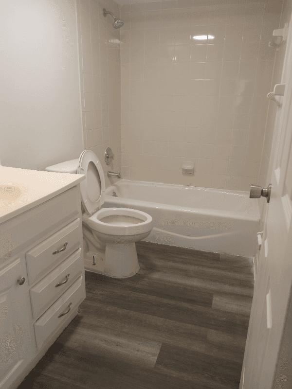 Sanford Apartment: 2541 S Myrtle Ave