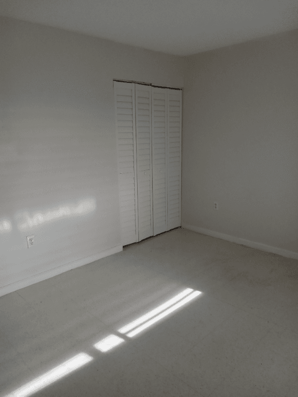Sanford Apartment: 2541 S Myrtle Ave