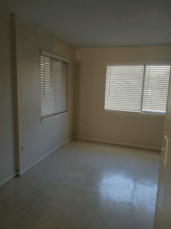 Sanford Apartment: 2541 S Myrtle Ave