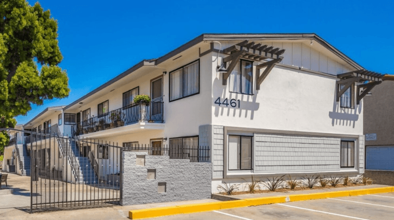 San Diego Apartment: 4473 Menlo Ave