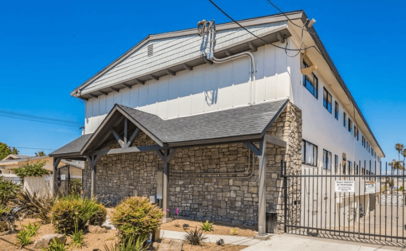 San Diego Apartment: 4473 Menlo Ave