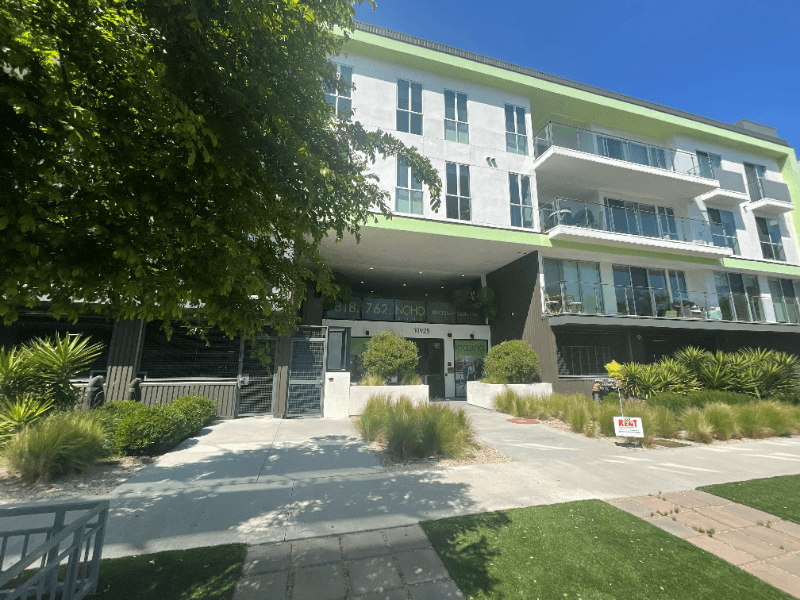 North Hollywood Apartment: 10925 Hartsook Street