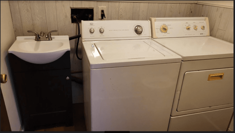 Lansing Townhome: 2819 Stoneleigh Dr