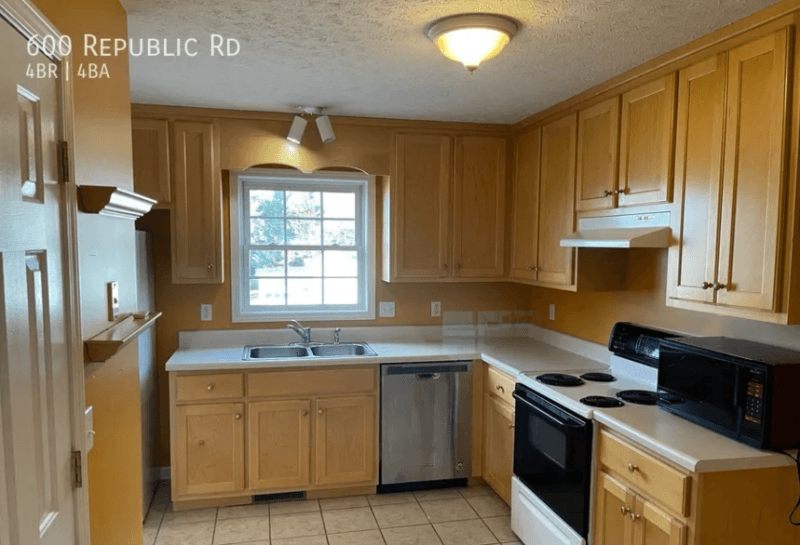 Christiansburg Townhome: 600 Republic Road