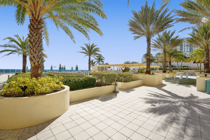 Hollywood Condo: 2501 S Ocean Dr