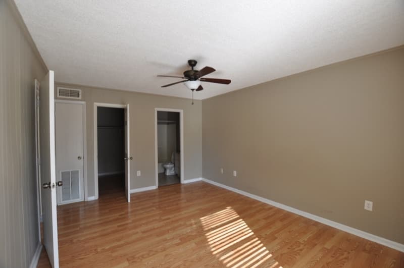 Lafayette Apartment: 327 General Mouton Ave