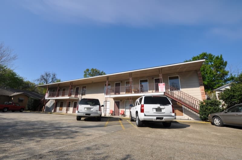Lafayette Apartment: 327 General Mouton Ave