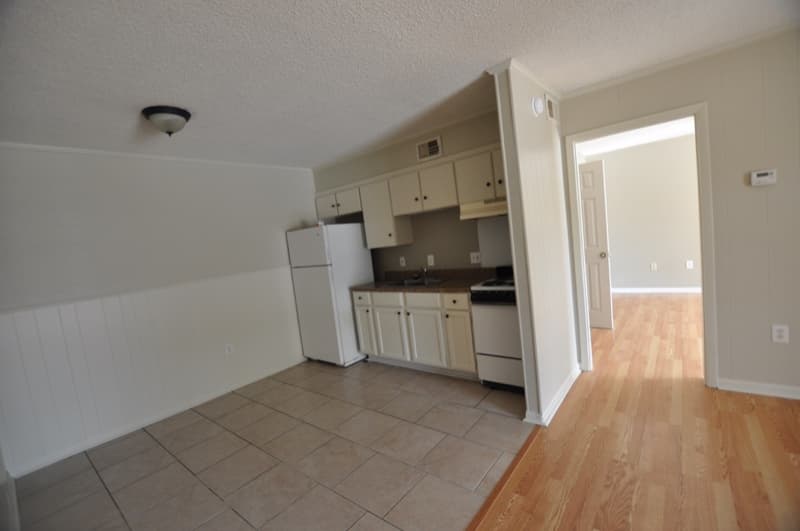 Lafayette Apartment: 327 General Mouton Ave
