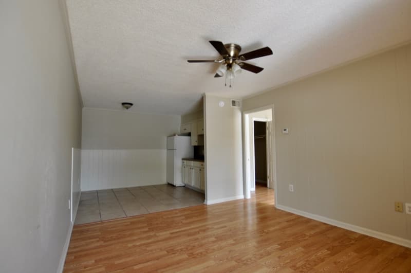 Lafayette Apartment: 327 General Mouton Ave