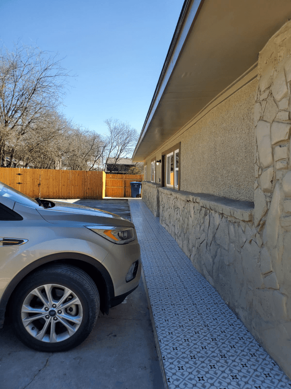 San Antonio House: 118 Esmeralda Dr