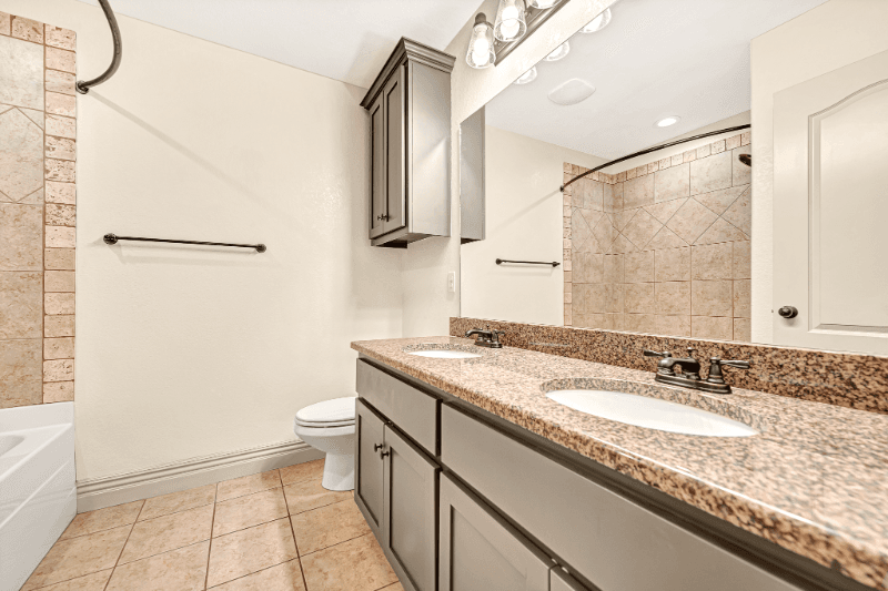 Bentonville House: 103 NE Chicory Ln