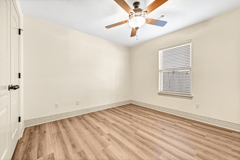 Bentonville House: 103 NE Chicory Ln