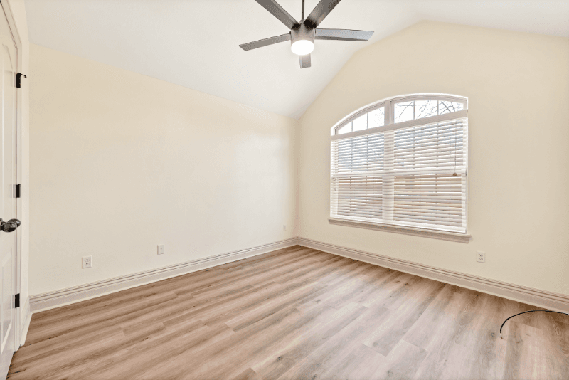 Bentonville House: 103 NE Chicory Ln