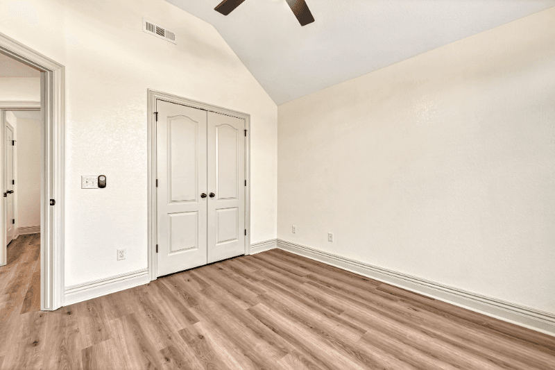 Bentonville House: 103 NE Chicory Ln