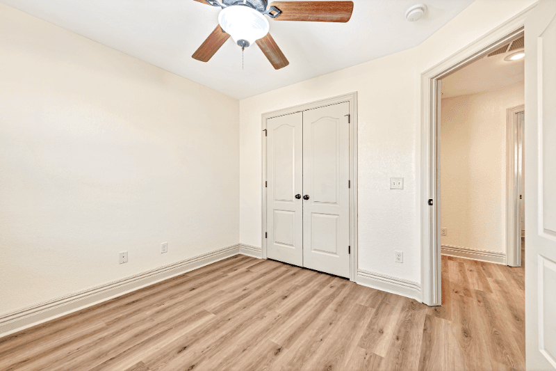 Bentonville House: 103 NE Chicory Ln