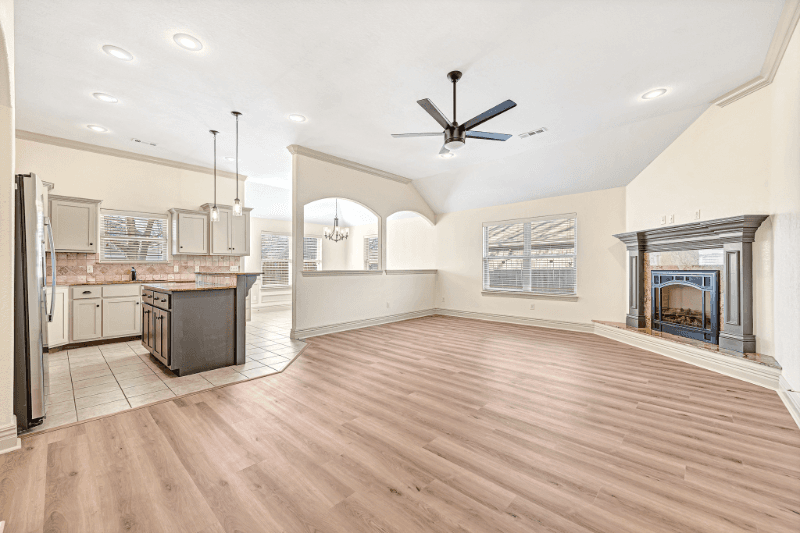 Bentonville House: 103 NE Chicory Ln