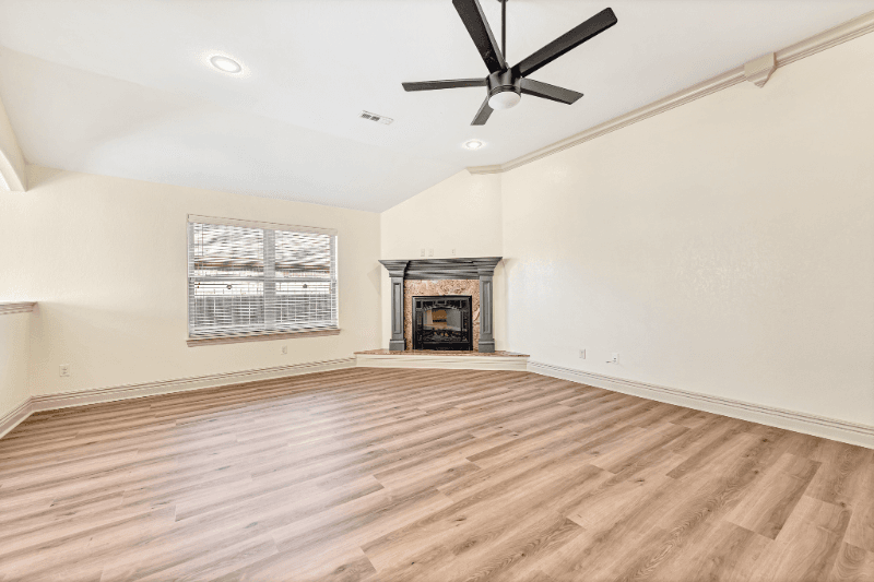 Bentonville House: 103 NE Chicory Ln