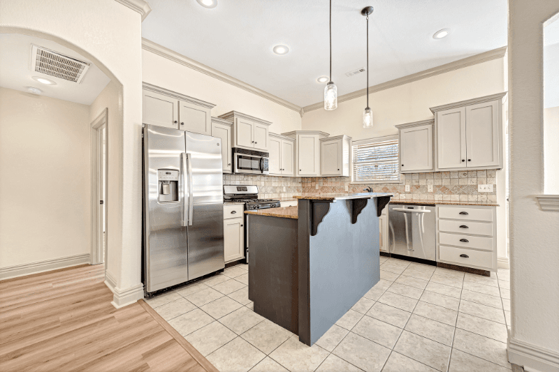 Bentonville House: 103 NE Chicory Ln