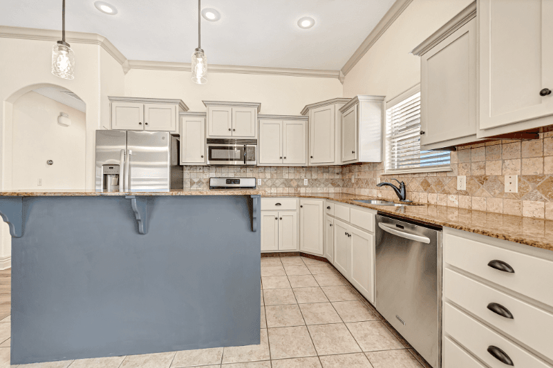 Bentonville House: 103 NE Chicory Ln
