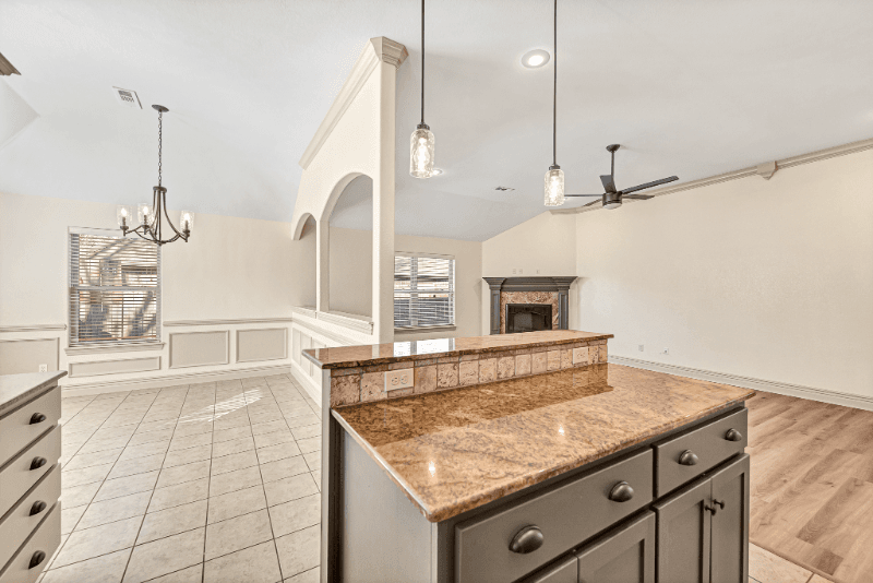 Bentonville House: 103 NE Chicory Ln