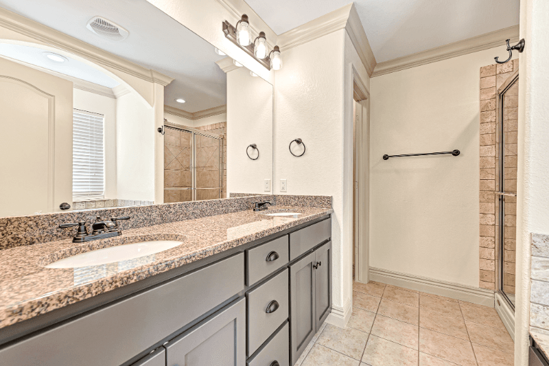 Bentonville House: 103 NE Chicory Ln