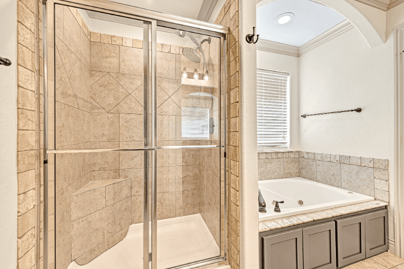 Bentonville House: 103 NE Chicory Ln