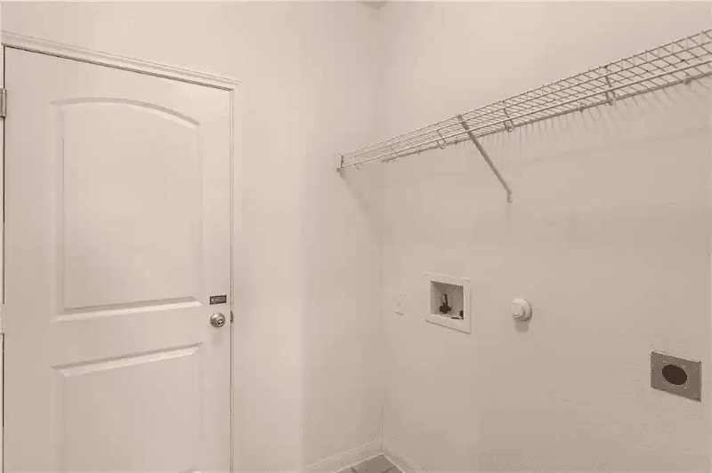 Manor House: 19708 James Manor St