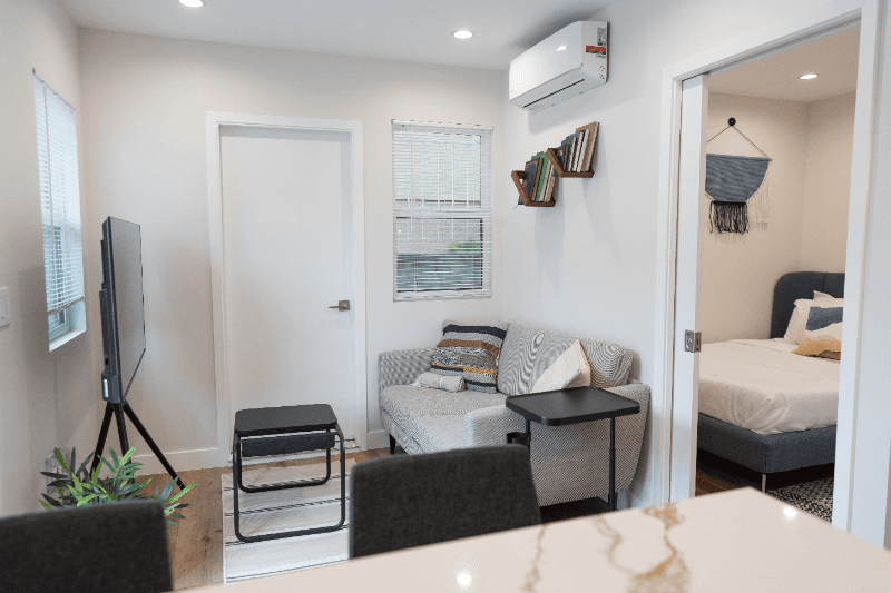 NORTH HOLLYWOOD Apartment: 11249 HUSTON ST