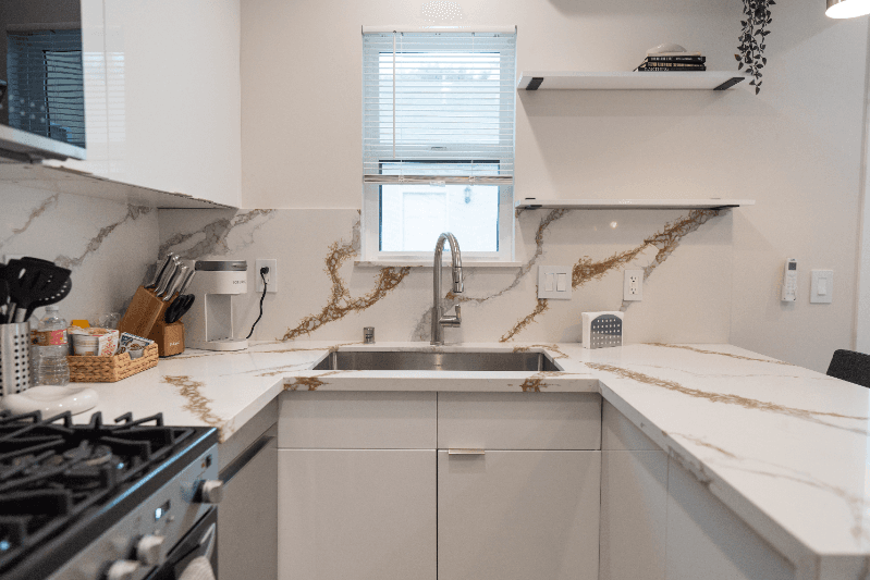 NORTH HOLLYWOOD Apartment: 11249 HUSTON ST
