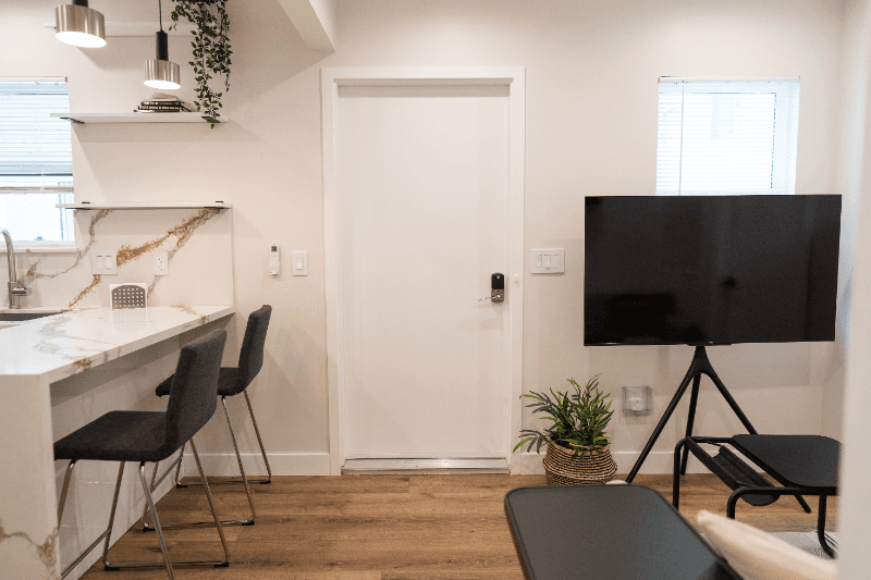 NORTH HOLLYWOOD Apartment: 11249 HUSTON ST