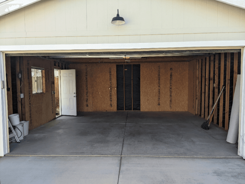 Hesperia House: 19018 Westlawn Street