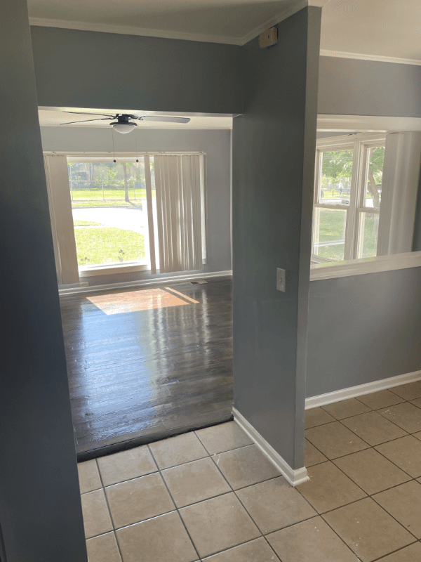 Evanston House: 1619 Oakton St