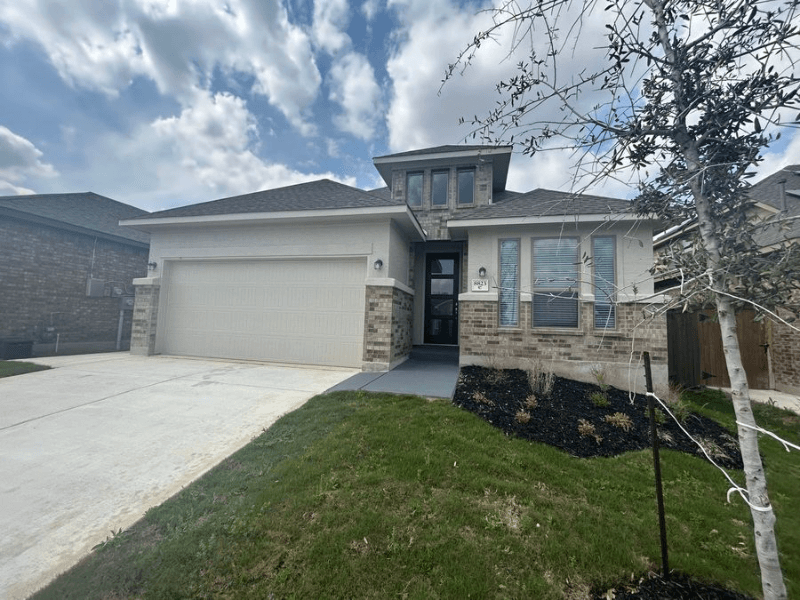 San Antonio House: 8823 Hedford Flats