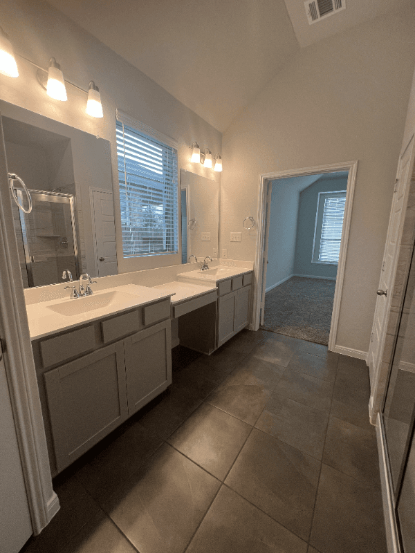 San Antonio House: 8823 Hedford Flats