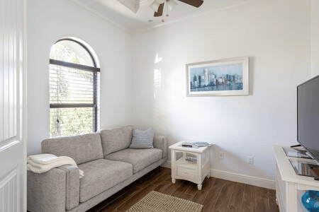 Naples House: 833 109th Ave N