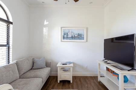 Naples House: 833 109th Ave N