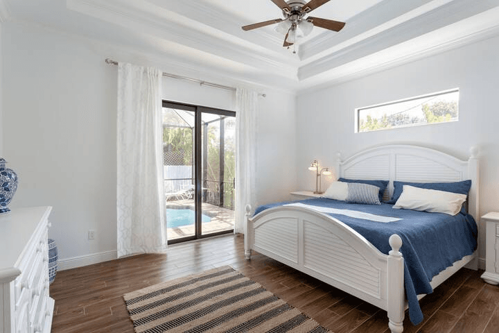 Naples House: 833 109th Ave N