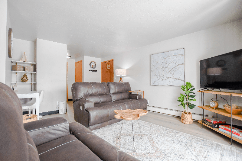 Green Bay Apartment: 1856 Verlin Rd