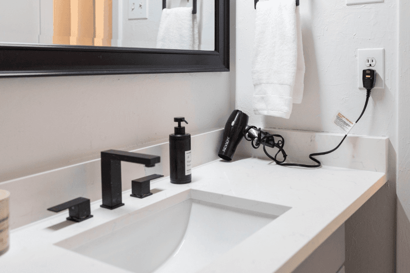 Rowlett House: 6710 La Costa Dr