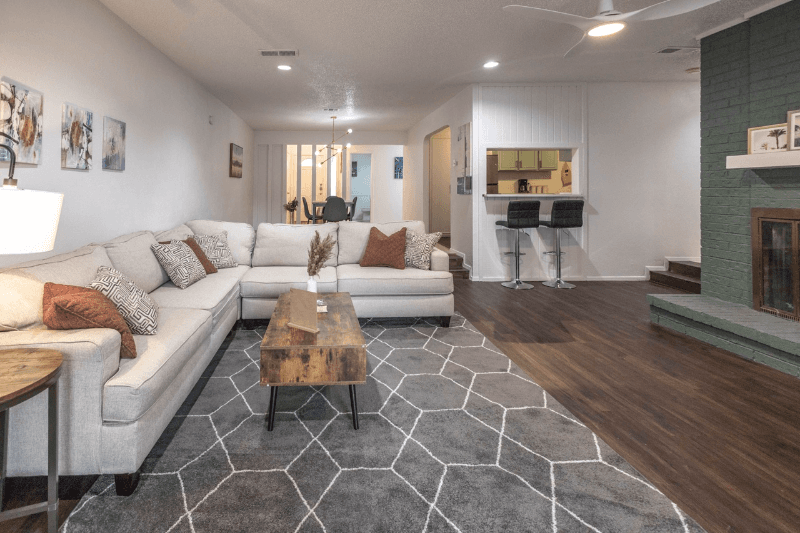 Rowlett House: 6710 La Costa Dr