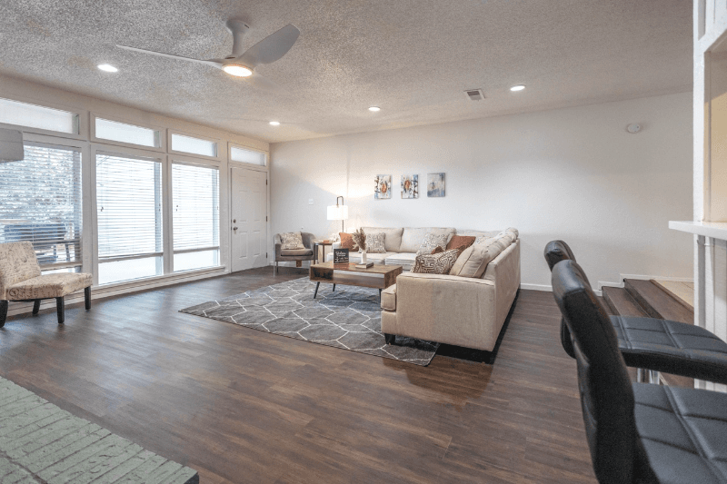 Rowlett House: 6710 La Costa Dr