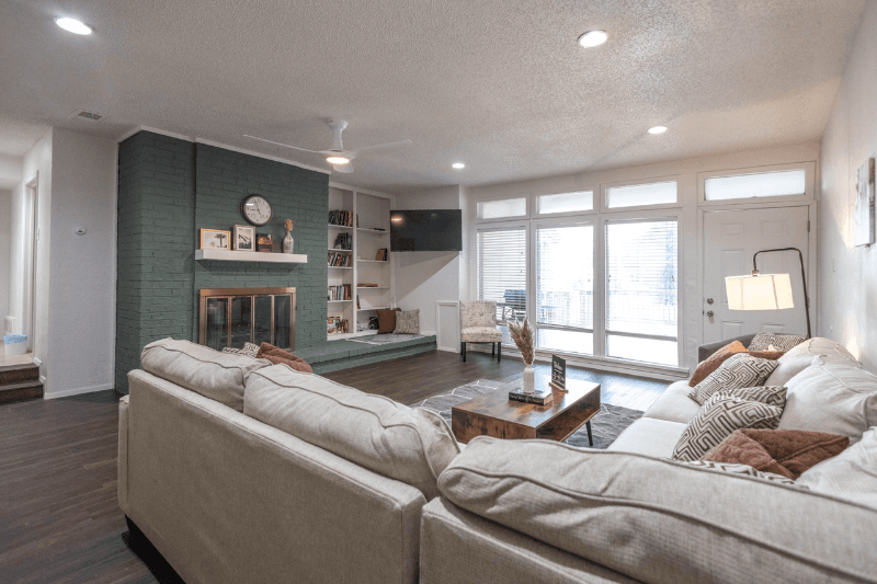 Rowlett House: 6710 La Costa Dr
