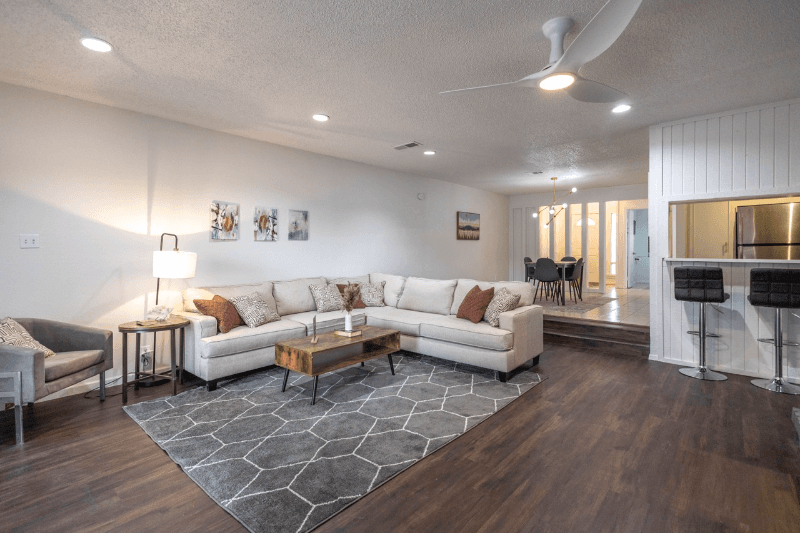 Rowlett House: 6710 La Costa Dr