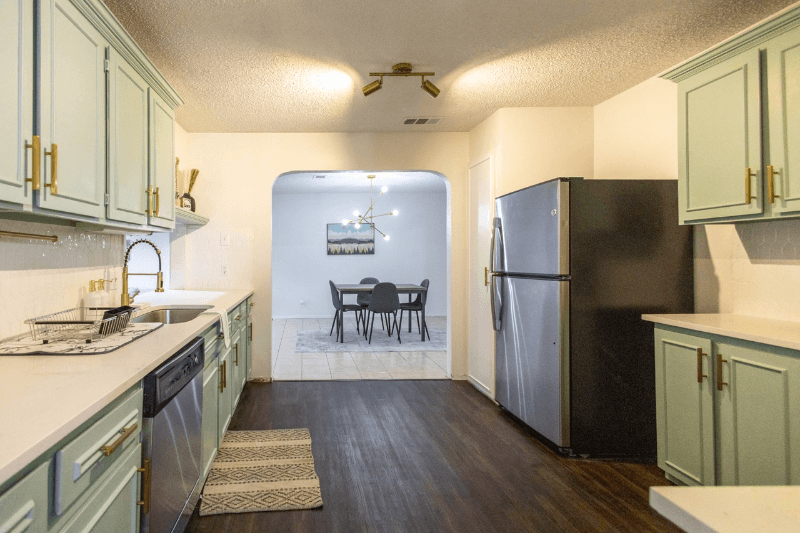 Rowlett House: 6710 La Costa Dr