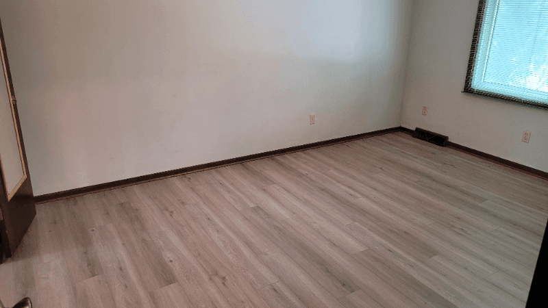 Urbandale Apartment: 8806 Carole Cir, Urbandale IA