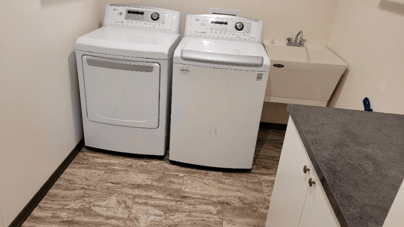 Urbandale Apartment: 8806 Carole Cir, Urbandale IA