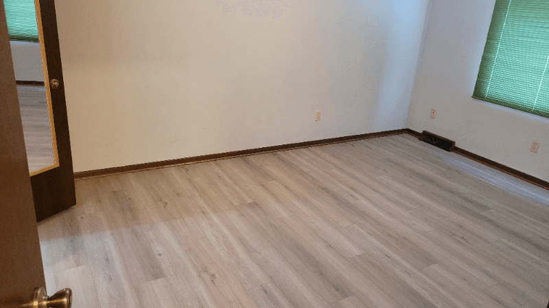 Urbandale Apartment: 8806 Carole Cir, Urbandale IA