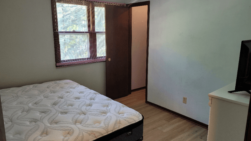 Urbandale Apartment: 8806 Carole Cir, Urbandale IA